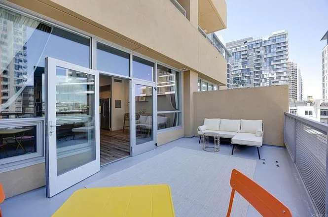 350 W Ash St W — Photo 3