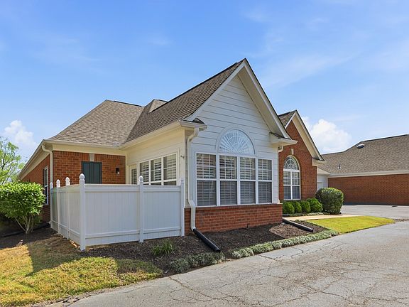 3rd image of 20 Peyton Ridge Cv