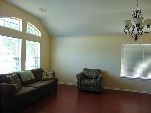 2nd image of 1129 Essex Dr