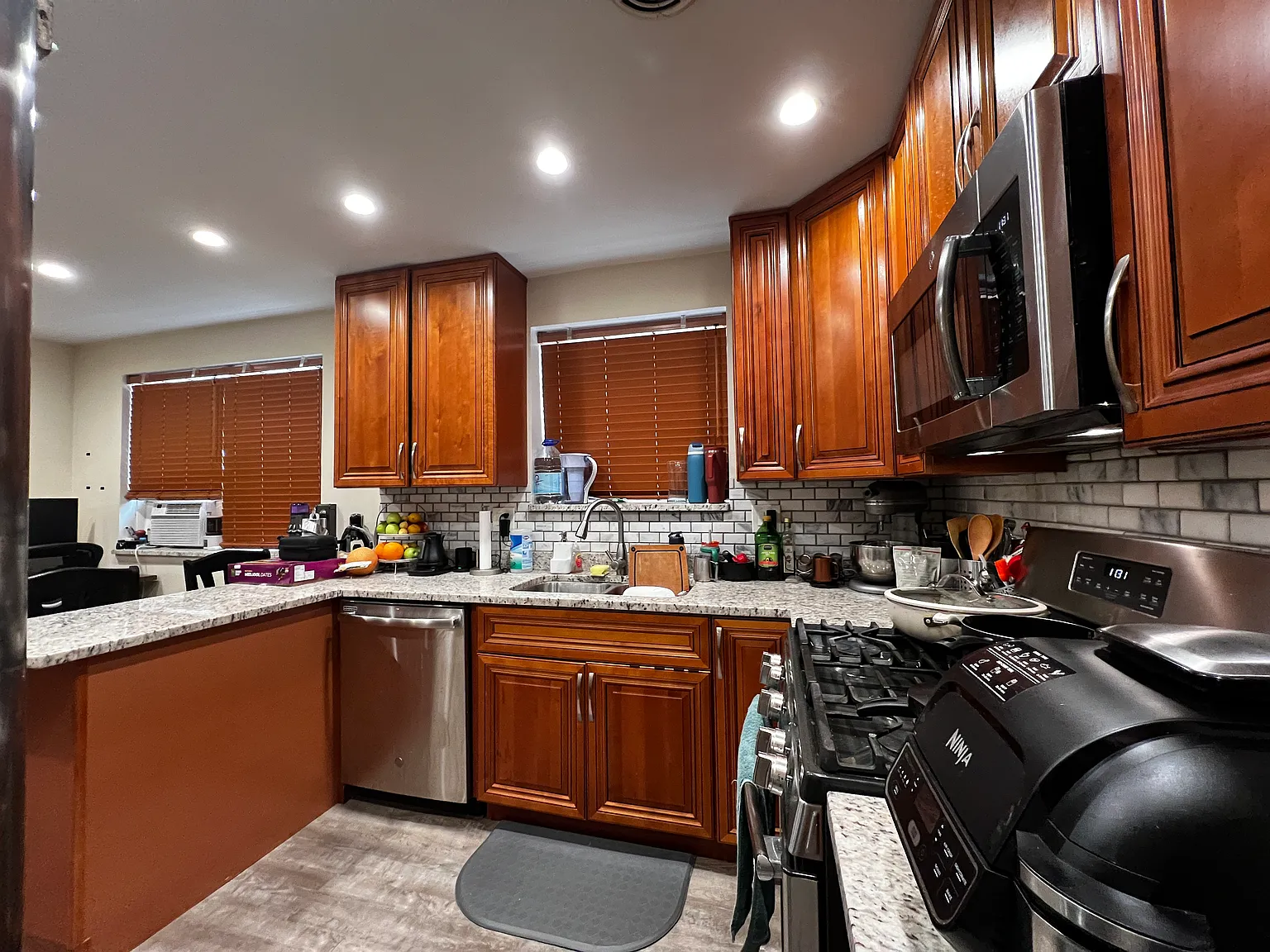 1 bed, 850 sqft, $1,350 — Photo 4