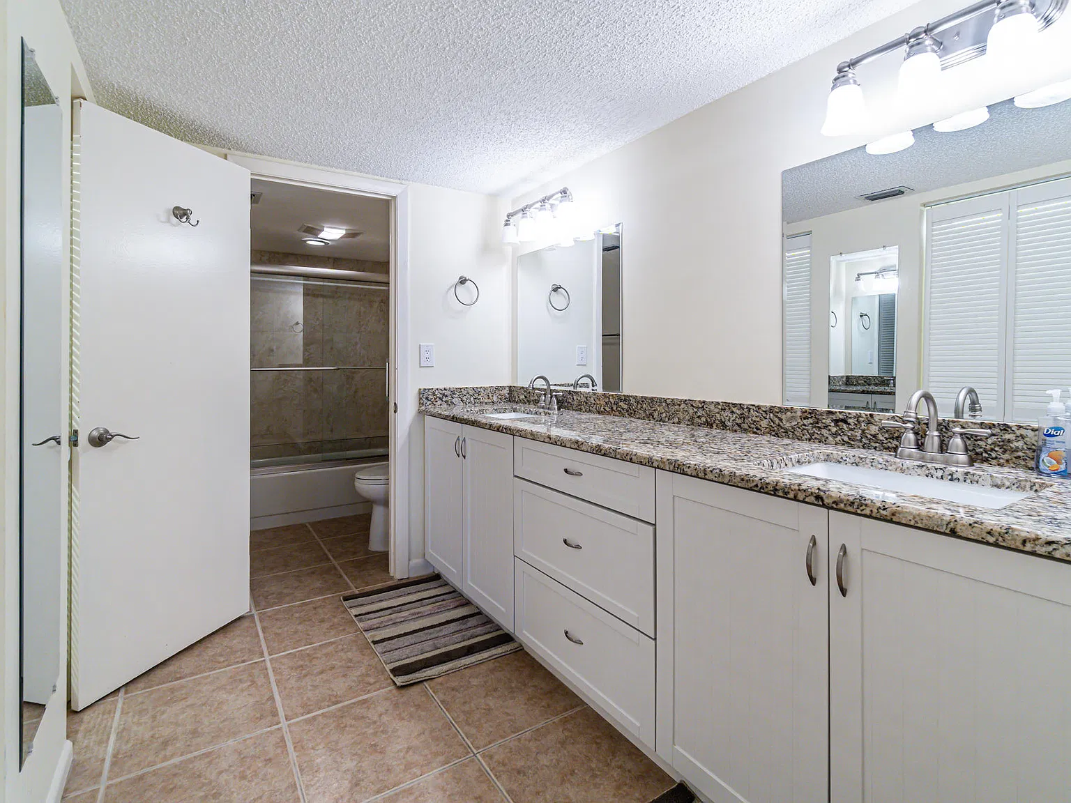 5780, Apt. C, 1st Fl — Photo 2