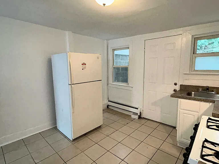 225 Home Ave — Photo 6