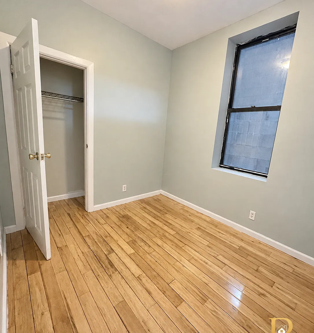 415 Hart Street — Photo 4