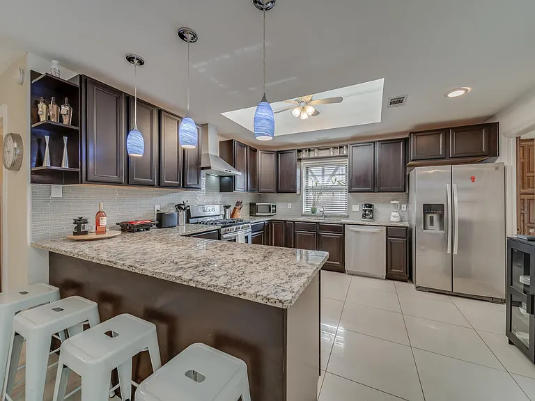1021 Mellville Dr — Photo 10