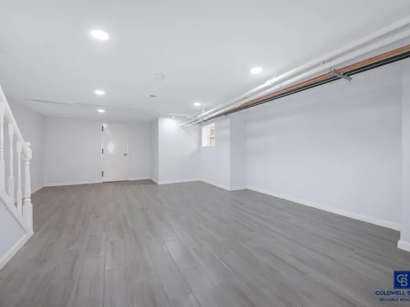 490 Van Duzer Street image 19 of 22