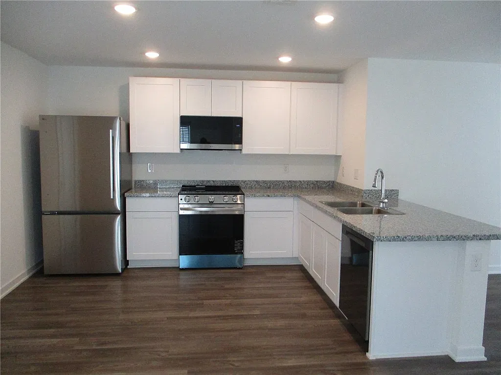 3 bed, 2.0 bath, 1470 sqft, $1,650 — Photo 4