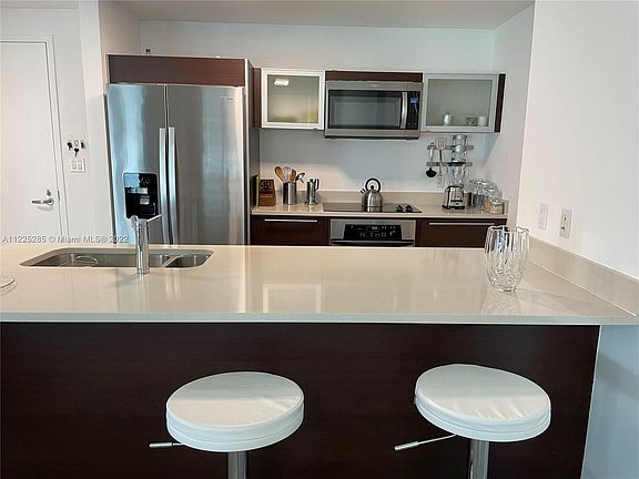 5th image of 1900 N Bayshore Dr APT 2719