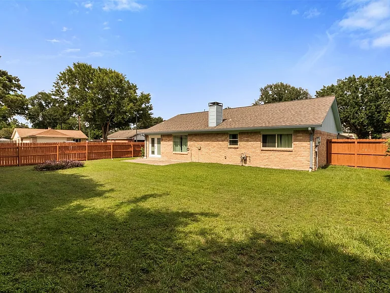 16319 Pitch Pine Dr — Photo 21