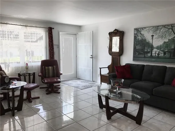 409 SW Natura Avenue #B, Deerfield Beach, FL 33441