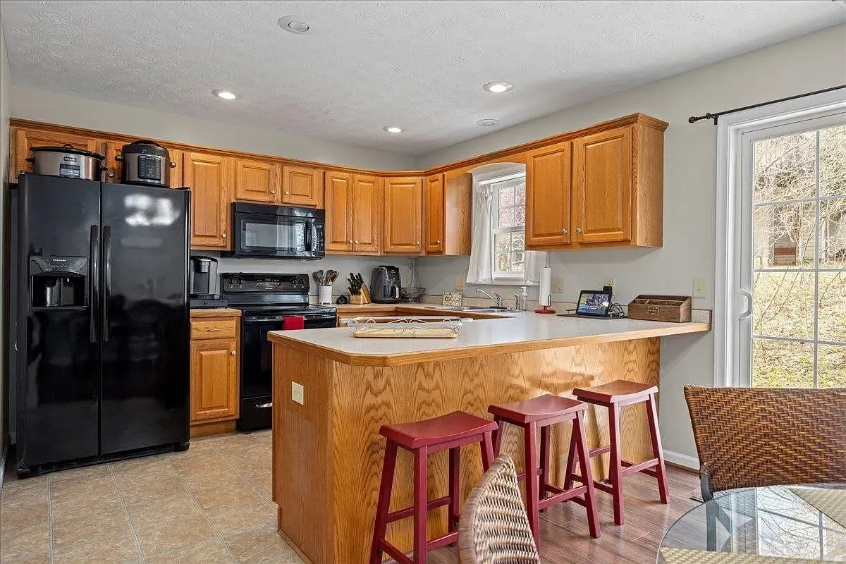 3 bed, 2020 sqft, $700 — Photo 4