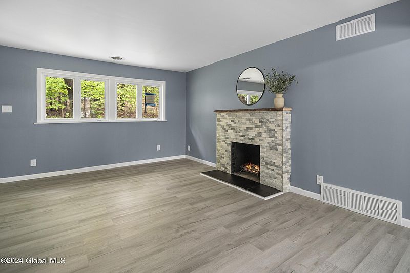 3rd image of 9 Southgate Road