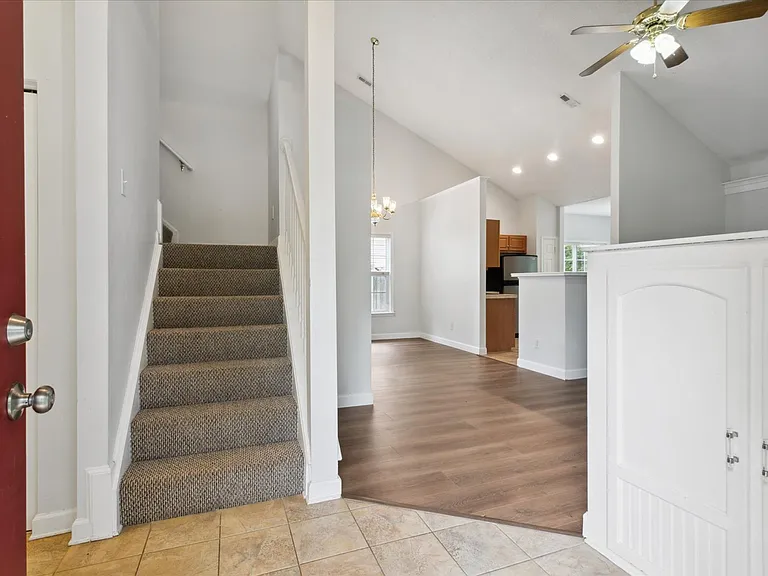 100 Kevin Ct — Photo 3