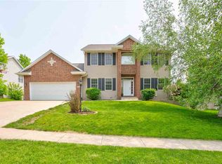 925 Forest Edge Dr, Coralville, IA 52241