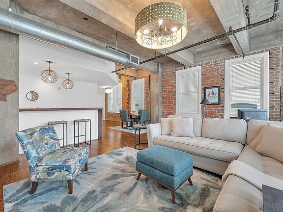 4th image of 204 Travis St APT 4A