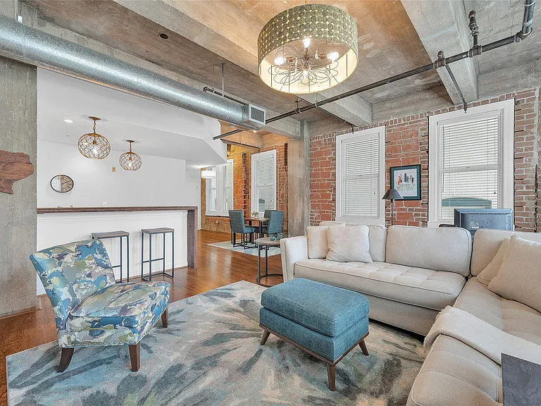 204 Travis St #4A — Photo 4