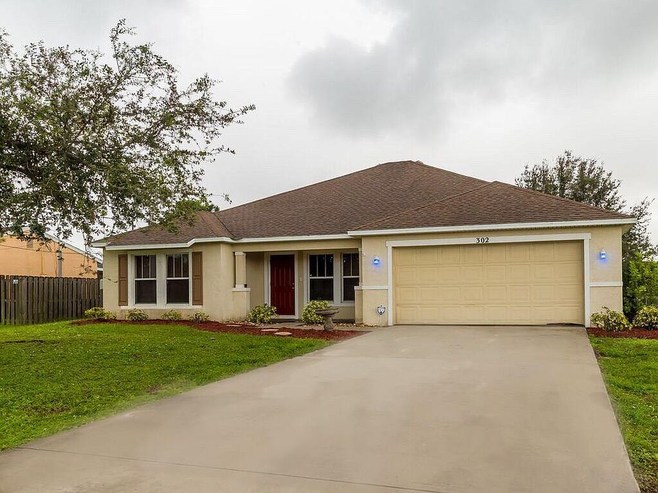 1st image of 302 SE Oakridge Dr