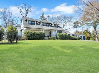 24 Valley Rd, Manhasset, NY 11030