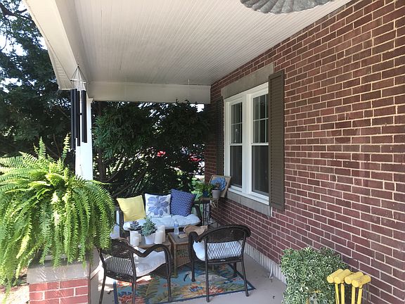 Gorgeous front porch 