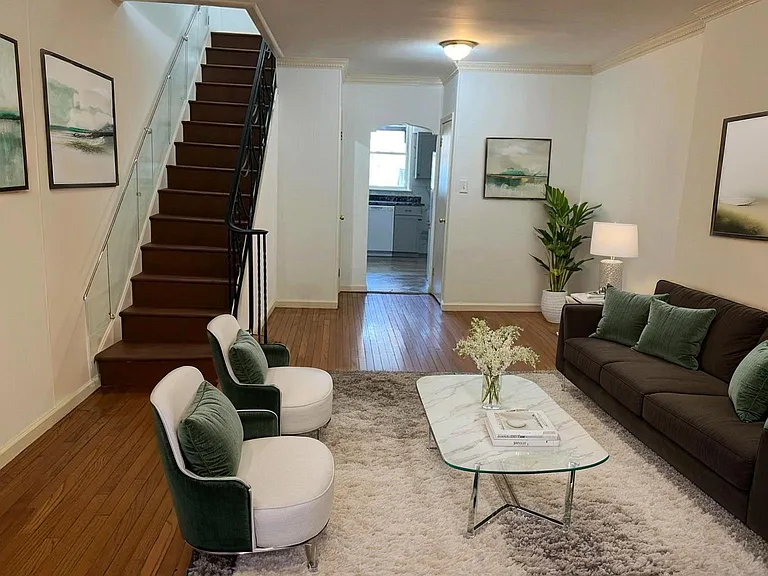 1208 S Alder St — Photo 1