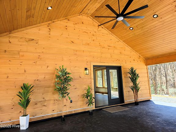 3rd image of 342 Hunter Ridge