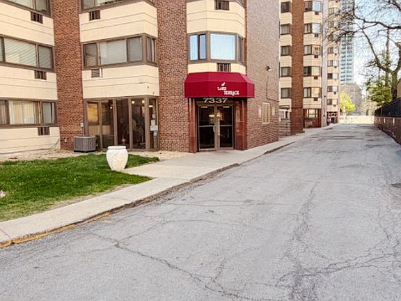 3rd image of 7337 S South Shore Dr APT 1012