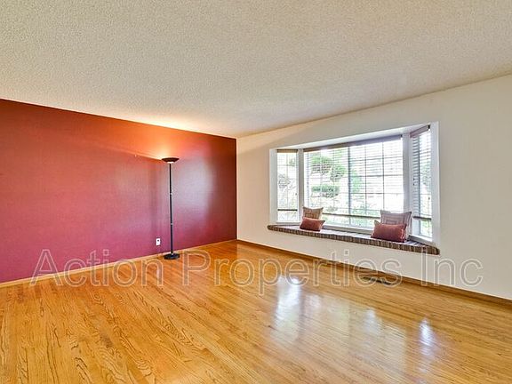 5th image of 854 Laburnum Dr