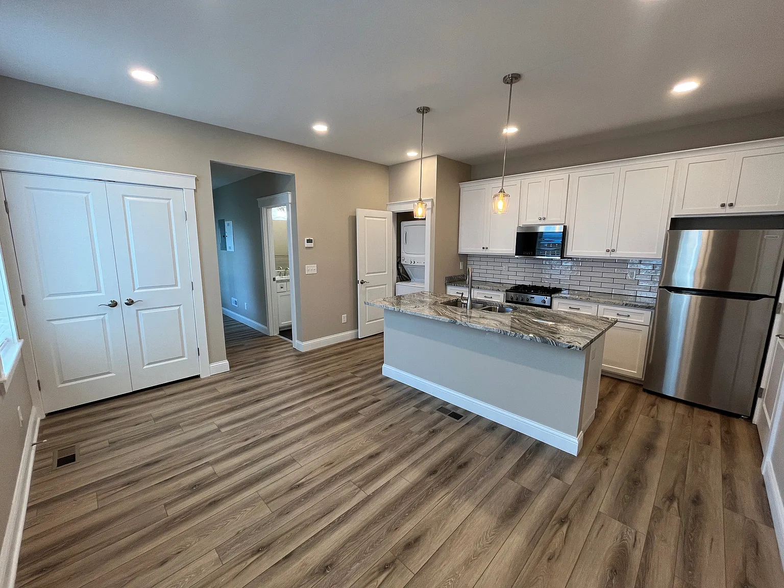 2 bed, 500 sqft, $1,695 — Photo 2