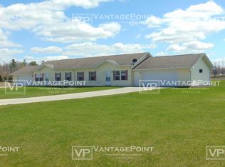 456 Gator Ln #B, Cecil, WI 54111