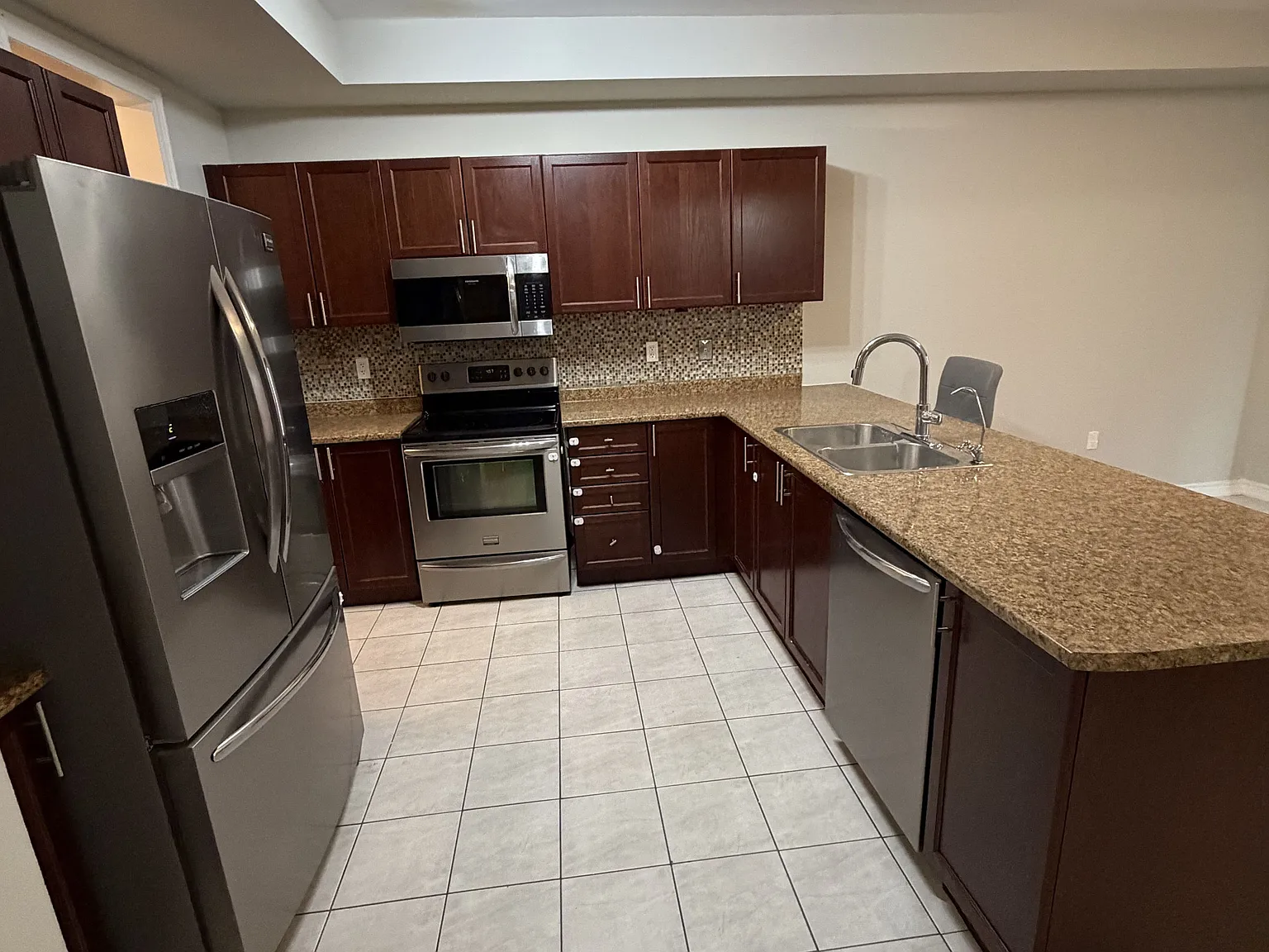 5 bed, $3,500 — Photo 4