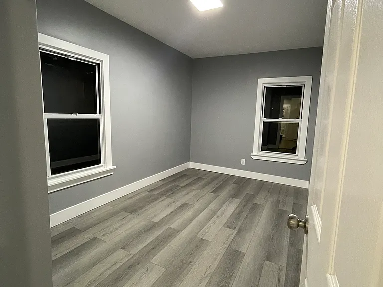 410 Port Richmond Ave — Photo 1