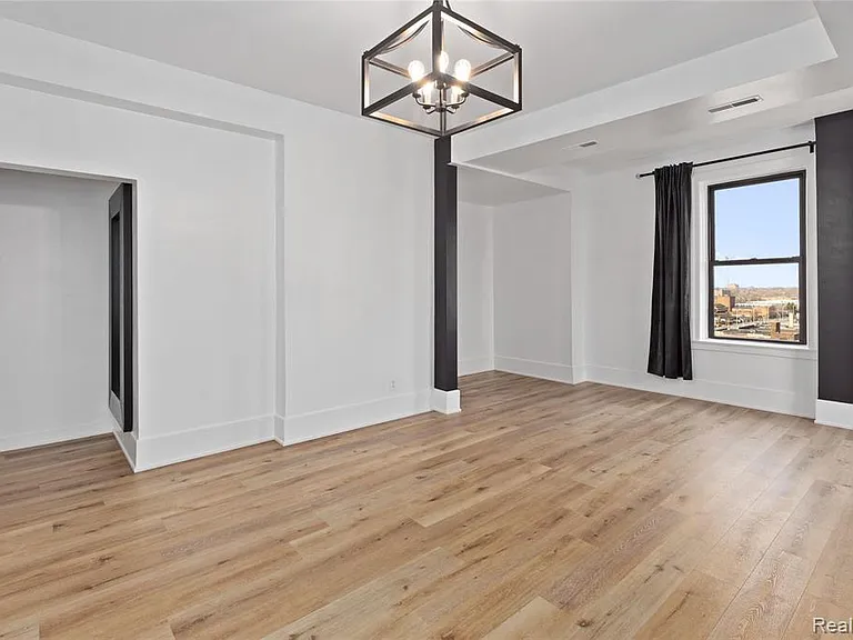 2900 E Jefferson Ave #D702 — Photo 8