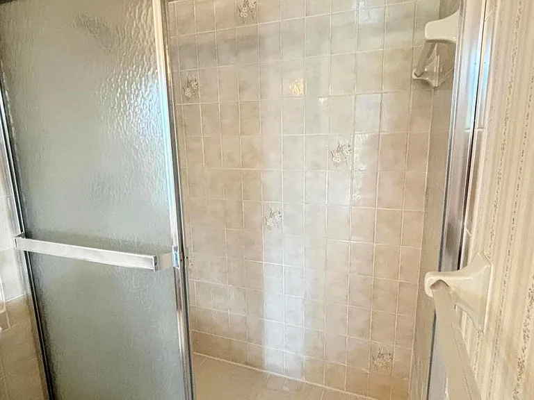 337 NW Tyler Ave — Photo 17