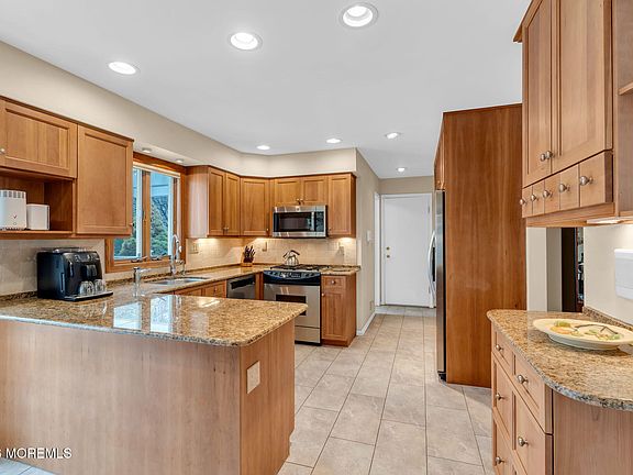 5th image of 5 Winthrop Drive
