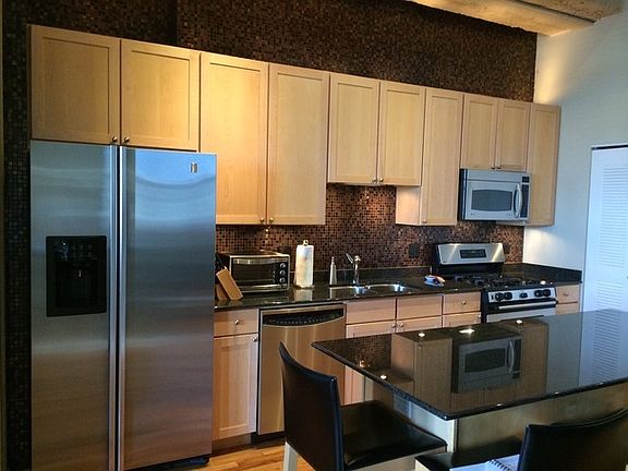 2nd image of 758 N Larrabee St #41
