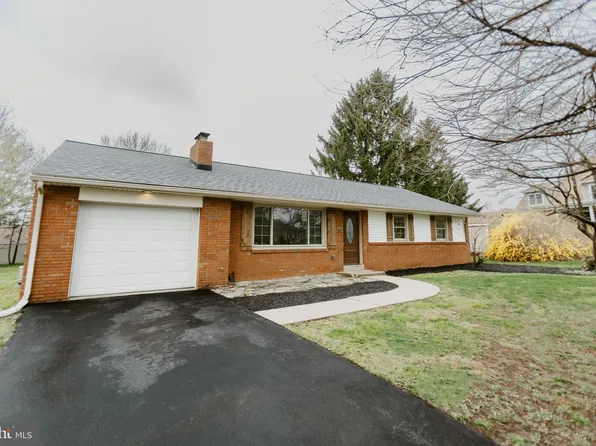 62 Logging Rd, Leola, PA 17540