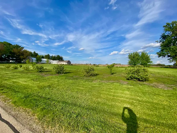 301 S Maple St, Wyanet, IL 61379