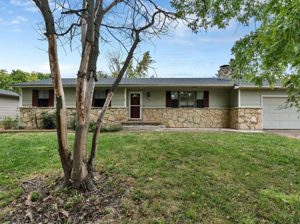 321 N Bentwood Dr, Rose Hill, KS 67133