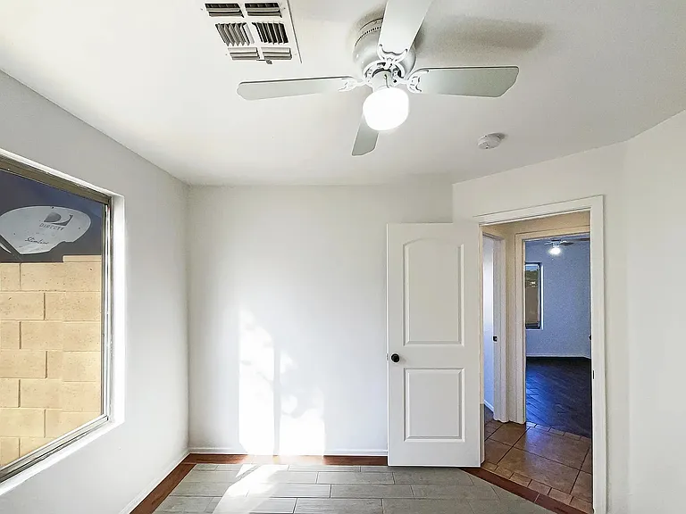 1708 E Francisco Dr — Photo 9