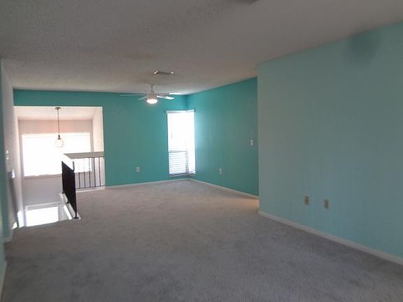 4th image of 12 Hembury Ln #12