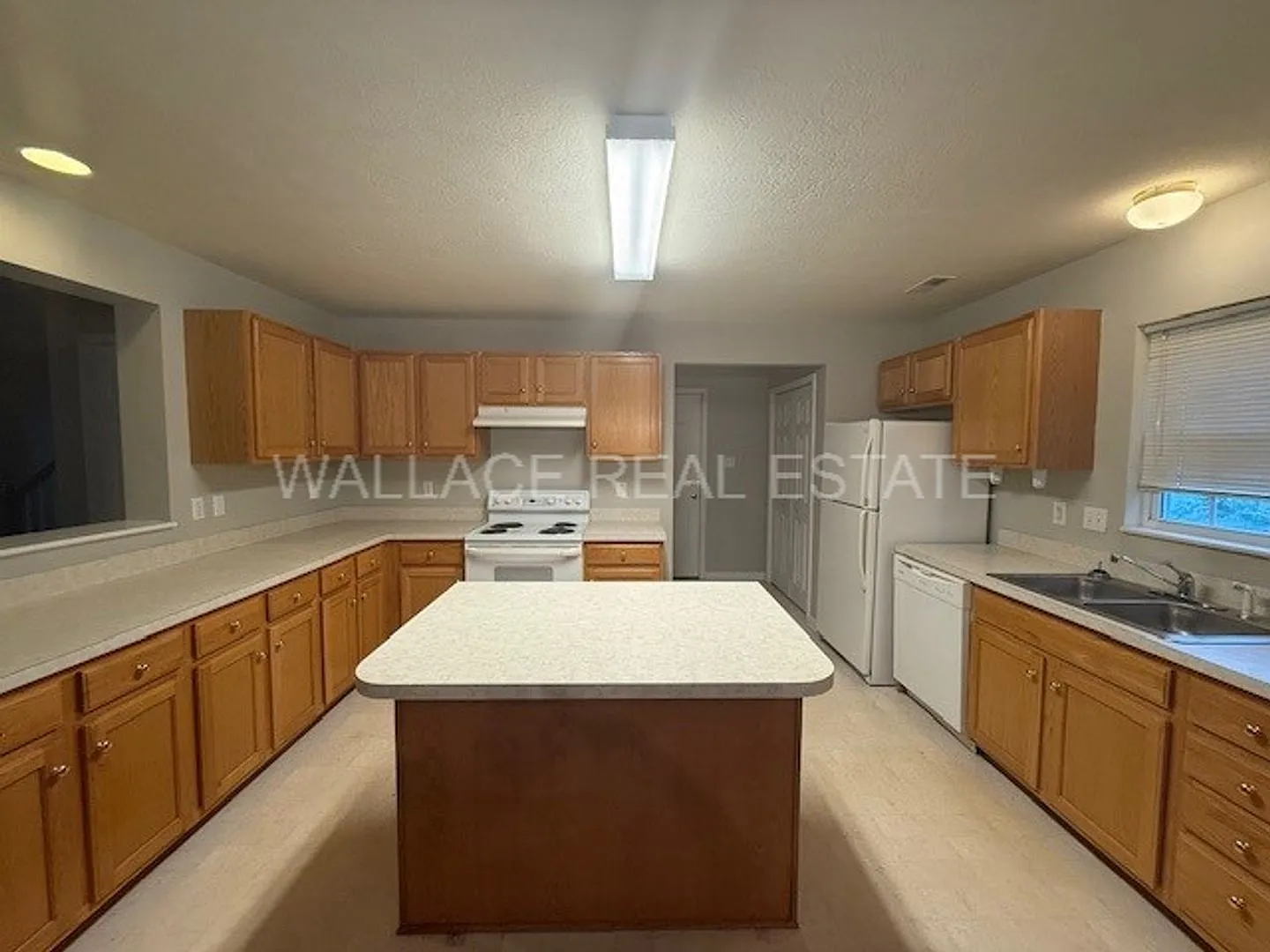Fantastic 3 Bedroom, 2.5 Bath Home In Gallaher Station — Photo 4
