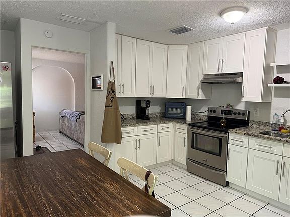3rd image of 420 MAPLE WAY