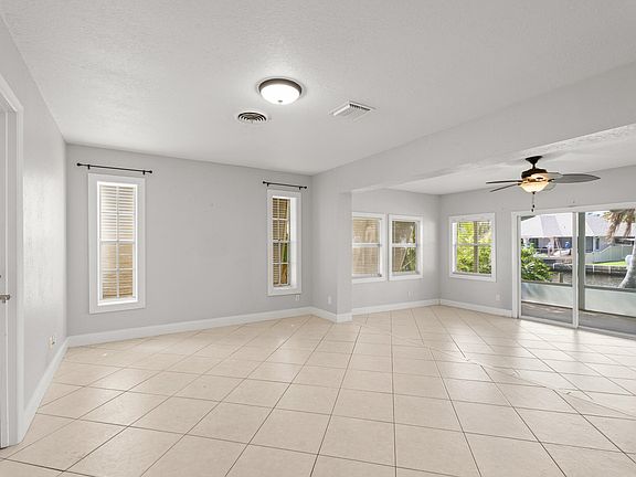 5th image of 1459 SW Seahawk Way