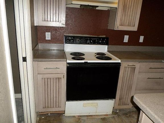5th image of 18036 Oshawa Dr