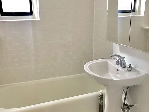 5th image of 4308 40th St APT 5D