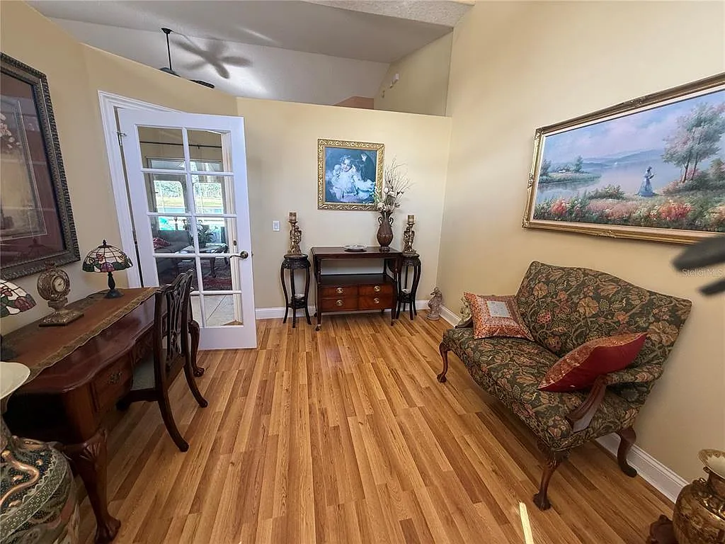 3 bed, 2.0 bath, 2276 sqft, $3,000 — Photo 4