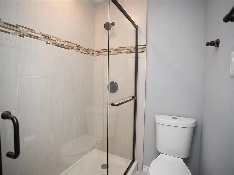 5821 Sunforest Dr — Photo 17