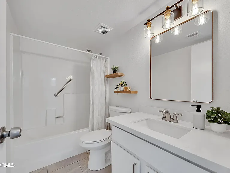 1950 E Paradise Ln — Photo 14