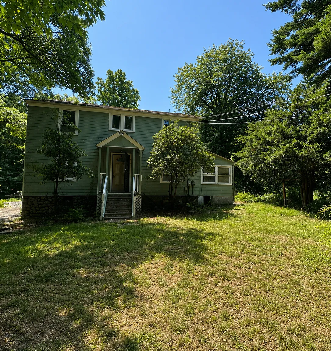 4 bed, $3,100 — Photo 1