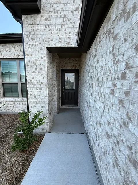 4 bed, 1800 sqft, $2,450 — Photo 4