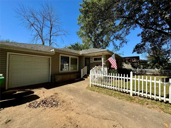 521 N Jefferson St, Farmington, MO 63640